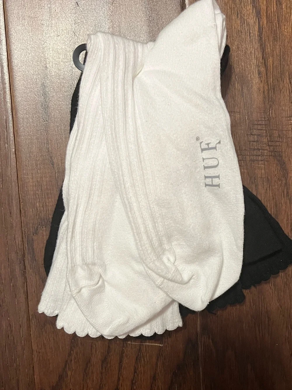 Hue Womens 3 Pk Scalloped Pointelle Crew Socks 2 Black/1 White One Size MSRP $21